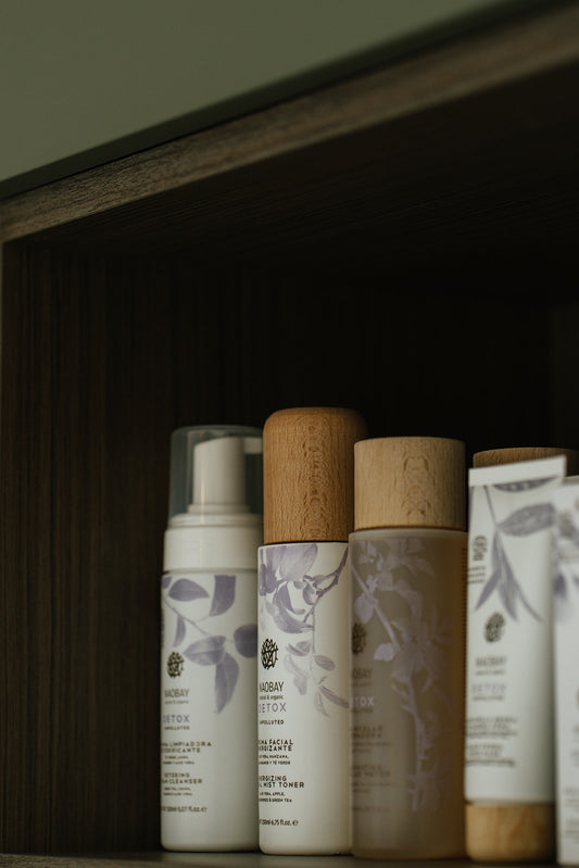 Het verschil tussen micellar water en een toner